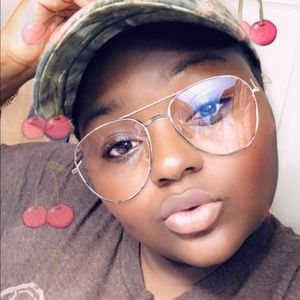 Meet your Posher, Latisha